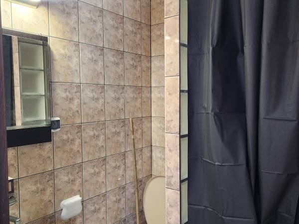 Pokój trzyosobowy łazienka 