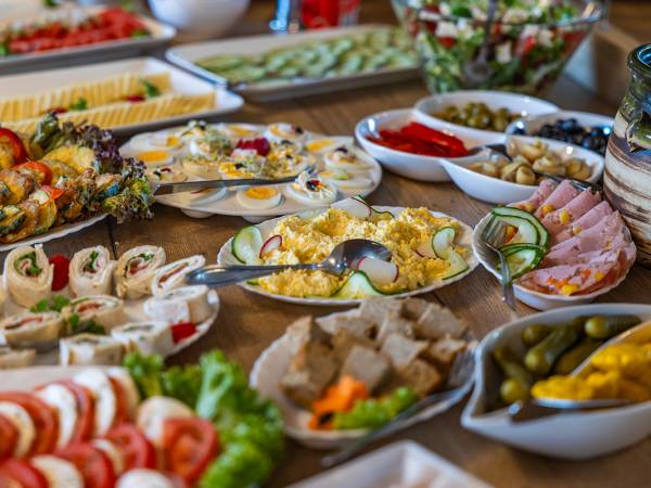 śniadanie w formie bufetu