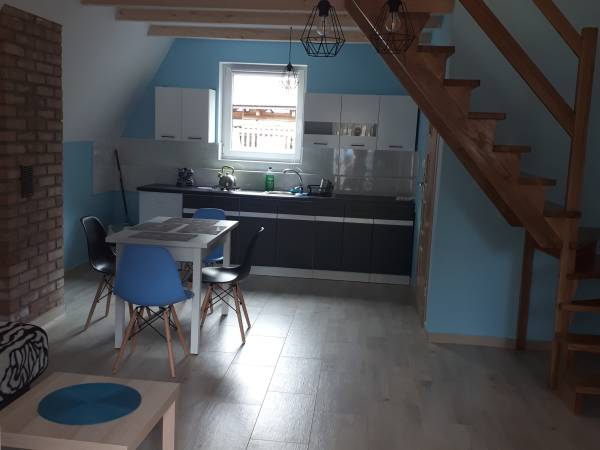 LEŚNY ZAKĄTEK - DOMKI LETNISKOWE / PRZYSTAŃ NAD SOPOTEM