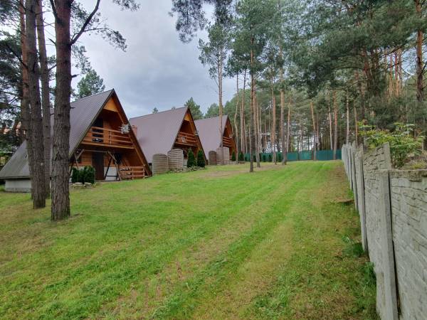 LEŚNY ZAKĄTEK - DOMKI LETNISKOWE / PRZYSTAŃ NAD SOPOTEM