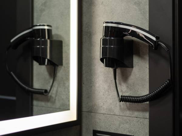 suszarka do włosów w każdej łazience 