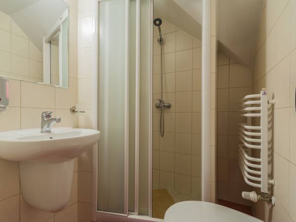 Łazienka - pokój trzy-osobowy