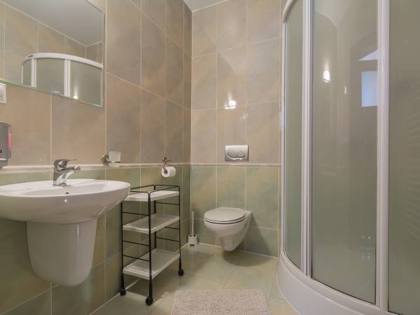 Łazienka - pokój cztero-osobowy