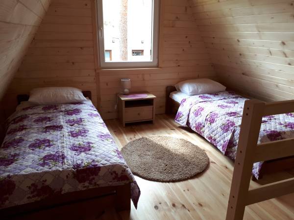 LEŚNY ZAKĄTEK - DOMKI LETNISKOWE / PRZYSTAŃ NAD SOPOTEM