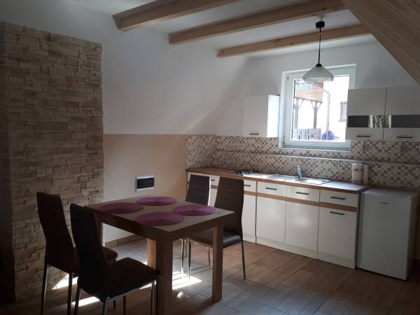 LEŚNY ZAKĄTEK - DOMKI LETNISKOWE / PRZYSTAŃ NAD SOPOTEM