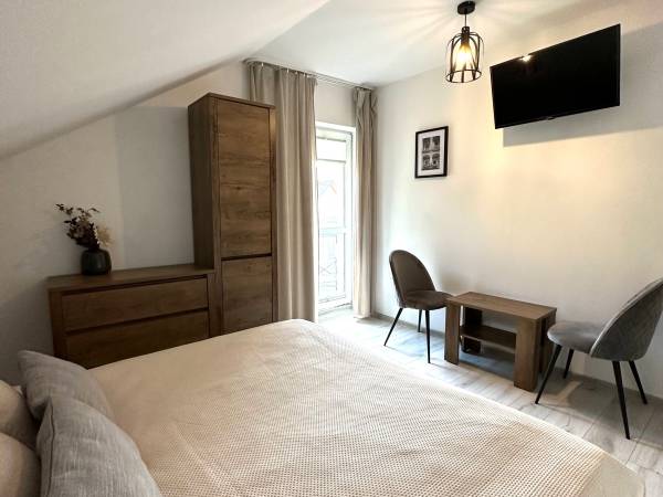 Pokój 1 lub 2 osobowy z balkonem,łazienką i tv