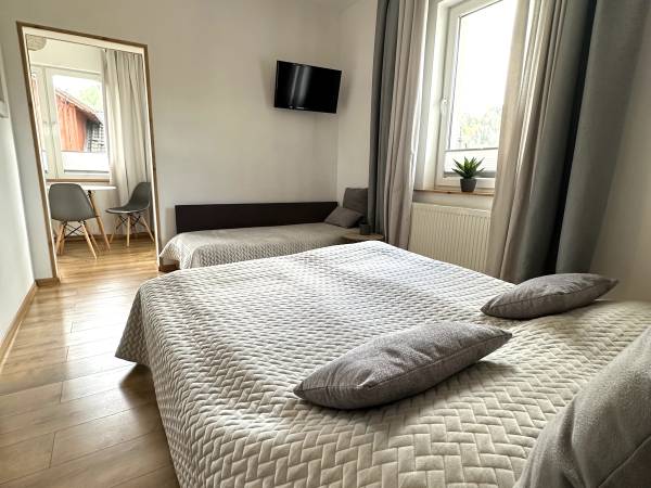 Pokój z łazienką i balkonem 