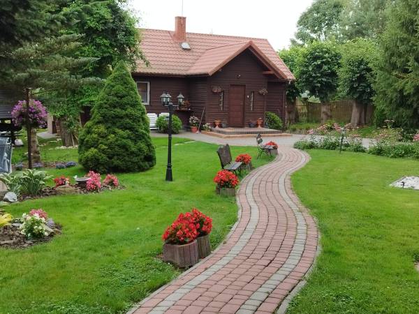 Ogród i dom dla gości 