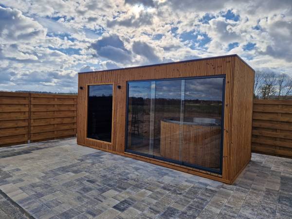 Sauna z jacuzzi