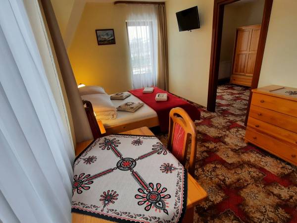 Białka Tatrzańska_Ambrozja_nocleg ze śniadaniem_pokój nr 3_1_4-osobowy typu studio z balkonem