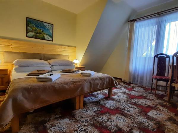 Białka Tatrzańska_Ambrozja_nocleg ze śniadaniem_pokój nr 4_1_3-osobowy z balkonem
