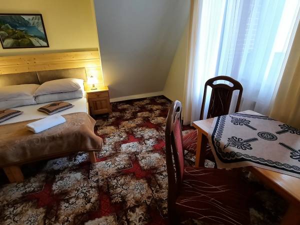 Białka Tatrzańska_Ambrozja_nocleg ze śniadaniem_pokój nr 4_2_3-osobowy z balkonem
