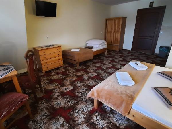 Białka Tatrzańska_Ambrozja_nocleg ze śniadaniem_pokój nr 4_3_3-osobowy z balkonem