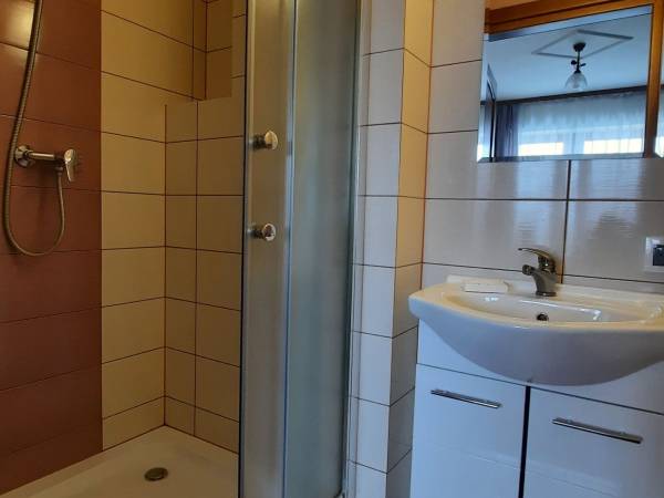 Białka Tatrzańska_Ambrozja_nocleg ze śniadaniem_pokój nr 5_5_3-osobowy z balkonem i widokiem na góry