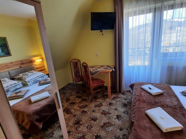 Białka Tatrzańska_Ambrozja_nocleg ze śniadaniem_pokój nr 12_2_2-osobowy z balkonem