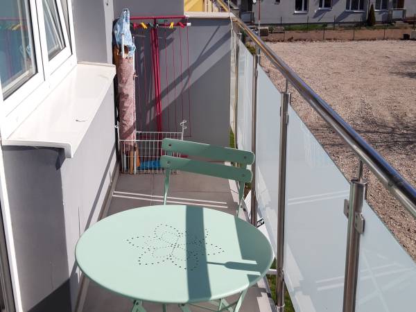 Duży balkon w mieszkaniu 1 pokojowym