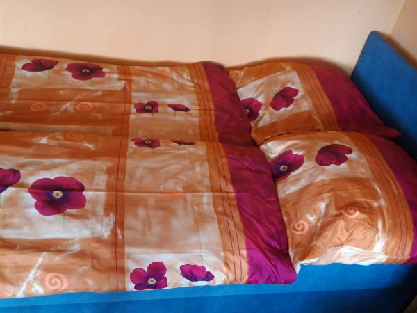 Łóżko 2 osobowe w mieszkaniu 2 pokojowym