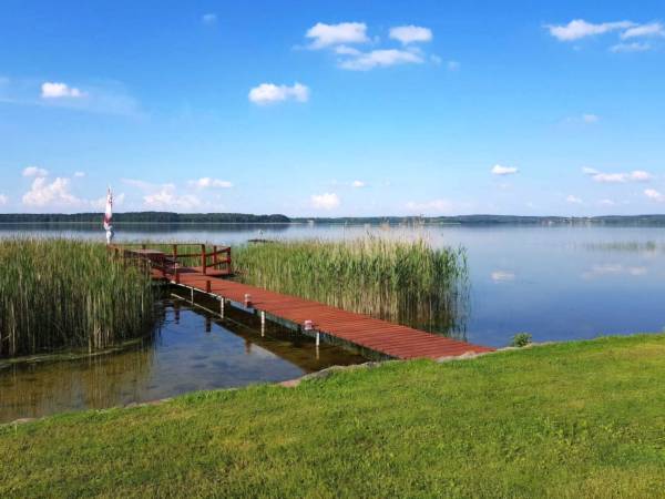 DOMKI LETNISKOWE NAD JEZIOREM NA MAZURACH 
