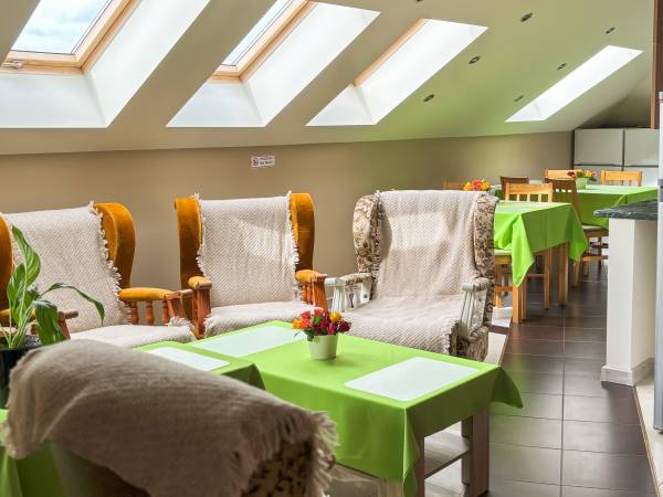 salon i jadalnia na piętrze (pokoje Kasia, Megi, Oliwia, Henio)