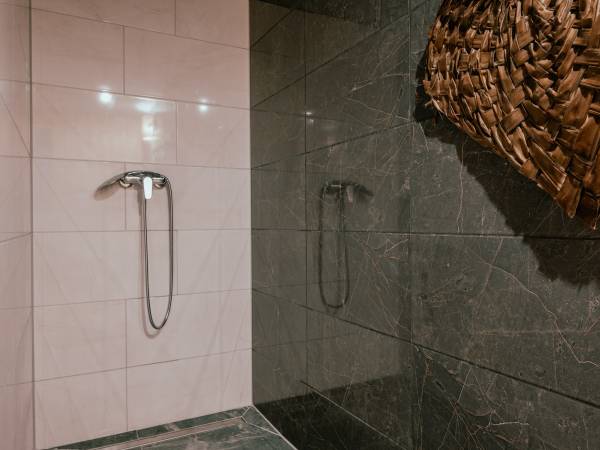 Duża Sauna z poczekalnią i prysznicem