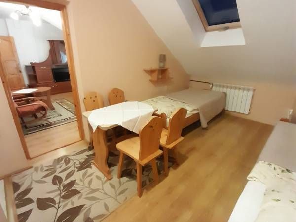 pokój 4 -os. z aneksem kuch.