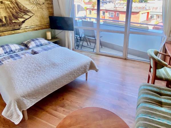 Pok.2-3os. DeLux nr.8 z aneksem i balkonem 