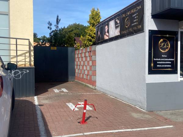 Dwie koperty na załadunek i rozładunek Parking grzecznościowy 140m od Pensjontu na ul. Cetniewskiej 