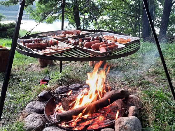 Miejsce ogniskowe z widokiem na jezioro