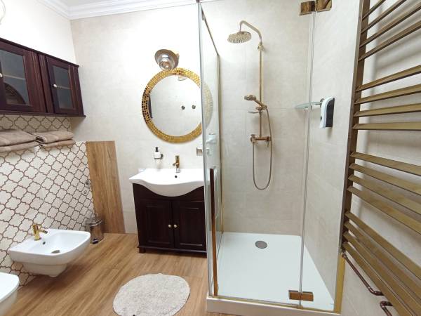 Apartament brązowy - łazienka