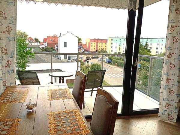 Apartament pod palmami-widok z salonu