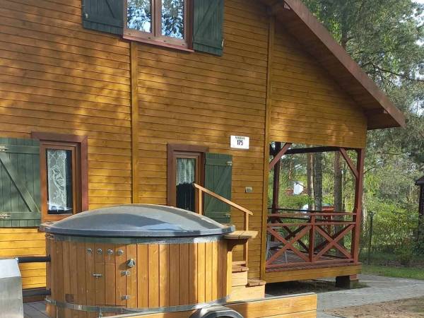 dom nr.1 jacuzzi z hydromasażem