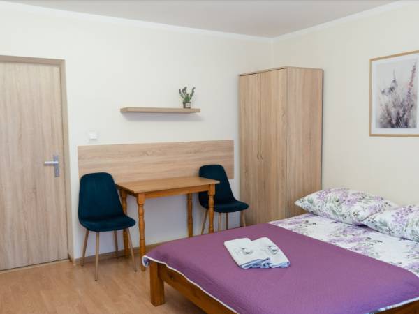 pokój Lawenda 2-3 osobowy z łązienką tv i balkonem