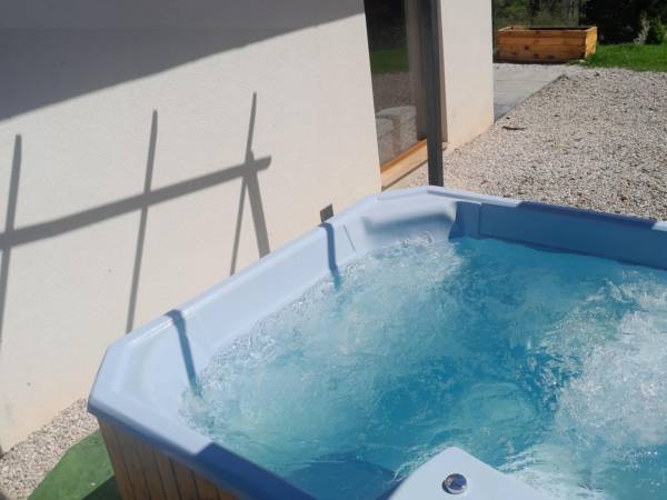 Nad Koroną z Jacuzzi domki i pokoje