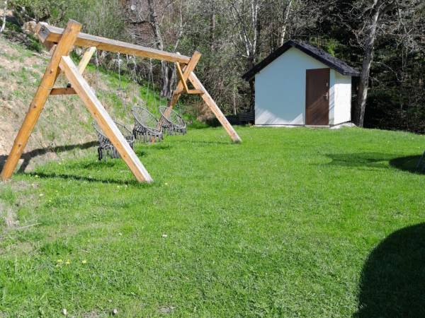 Nad Koroną z Jacuzzi domki i pokoje