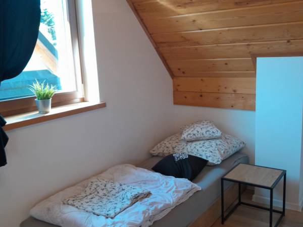 Nad Koroną z Jacuzzi domki i pokoje