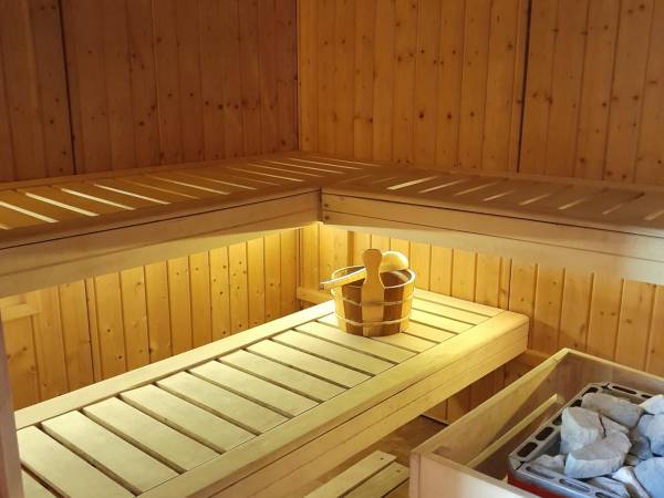 Nad Koroną z Jacuzzi domki i pokoje