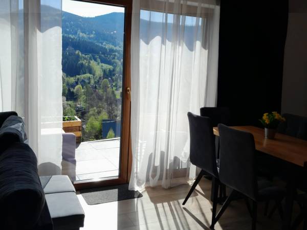 Nad Koroną z Jacuzzi domki i pokoje