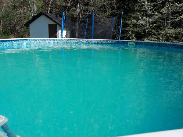 Nad Koroną z Jacuzzi domki i pokoje