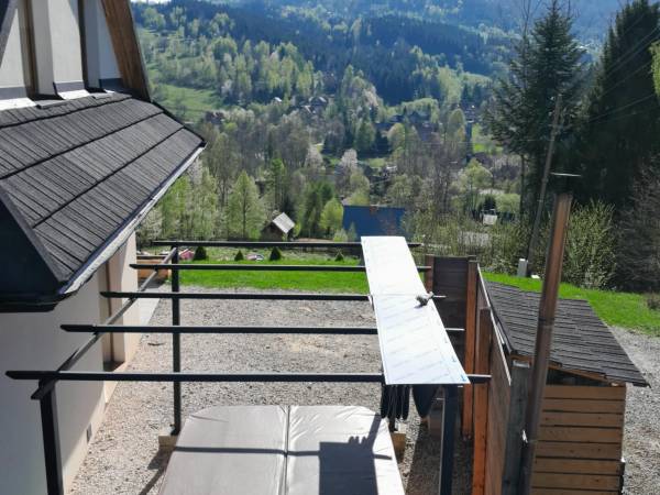 Nad Koroną z Jacuzzi domki i pokoje