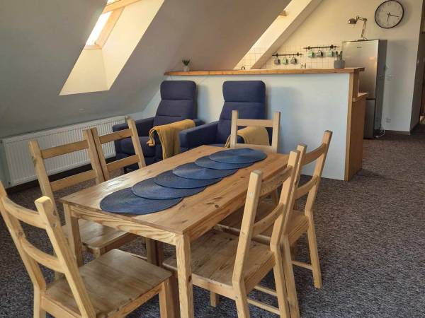 Jadalnia z kuchnią w apartamencie