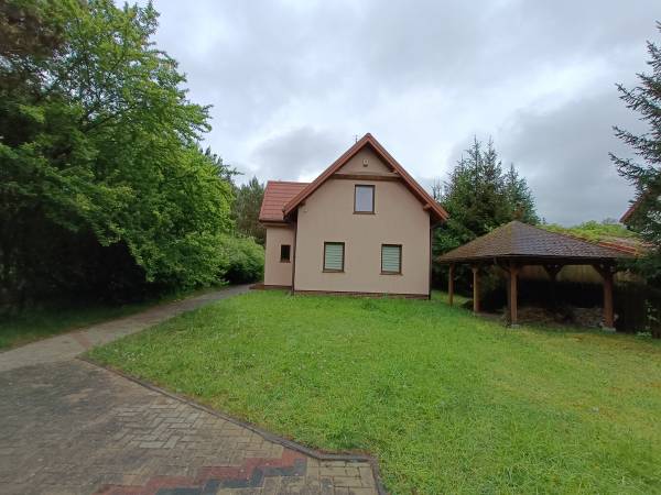 Mazury. Domek pod lasem