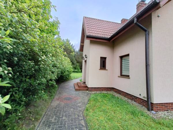 Mazury. Domek pod lasem