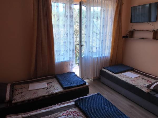 Pokój nr 2 trzyosobowy z balkonem pierwsze piętro