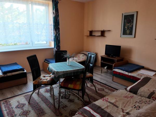 Pokój nr 3 cztero-pięcio osobowy pierwsze piętro