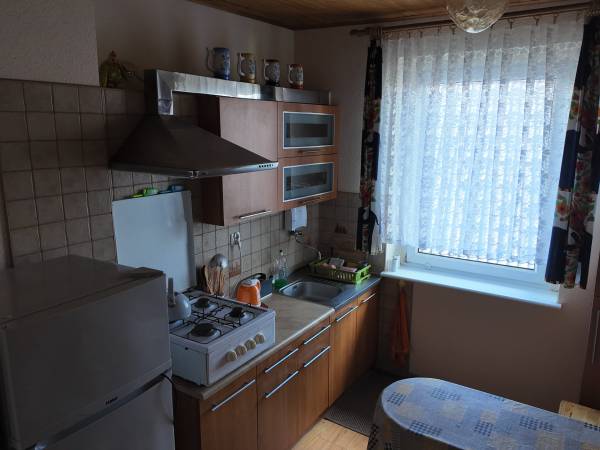 Kuchnia całodobowa wspólna na pierwszym piętrze