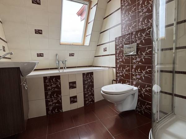 apartament dwupoziomowy z kominkiem