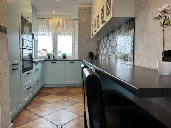 apartament dwupoziomowy z kominkiem