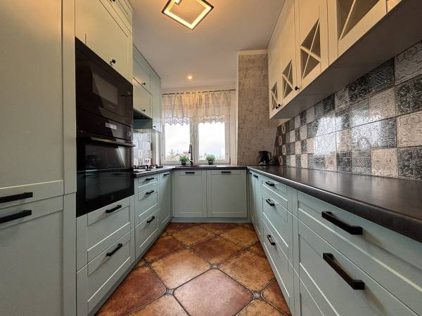 apartament dwupoziomowy z kominkiem