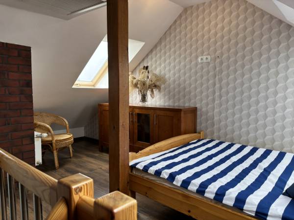 apartament dwupoziomowy z kominkiem