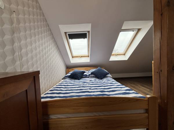 apartament dwupoziomowy z kominkiem